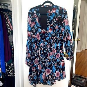 Fit and floats short dress long sleeve never worn